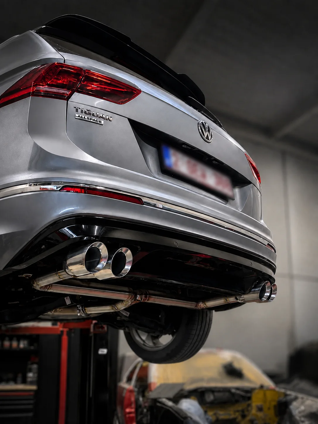 Volkswagen Tiguan R-Line 2022 — Custom einddemper delete met uitlaatsierstukken